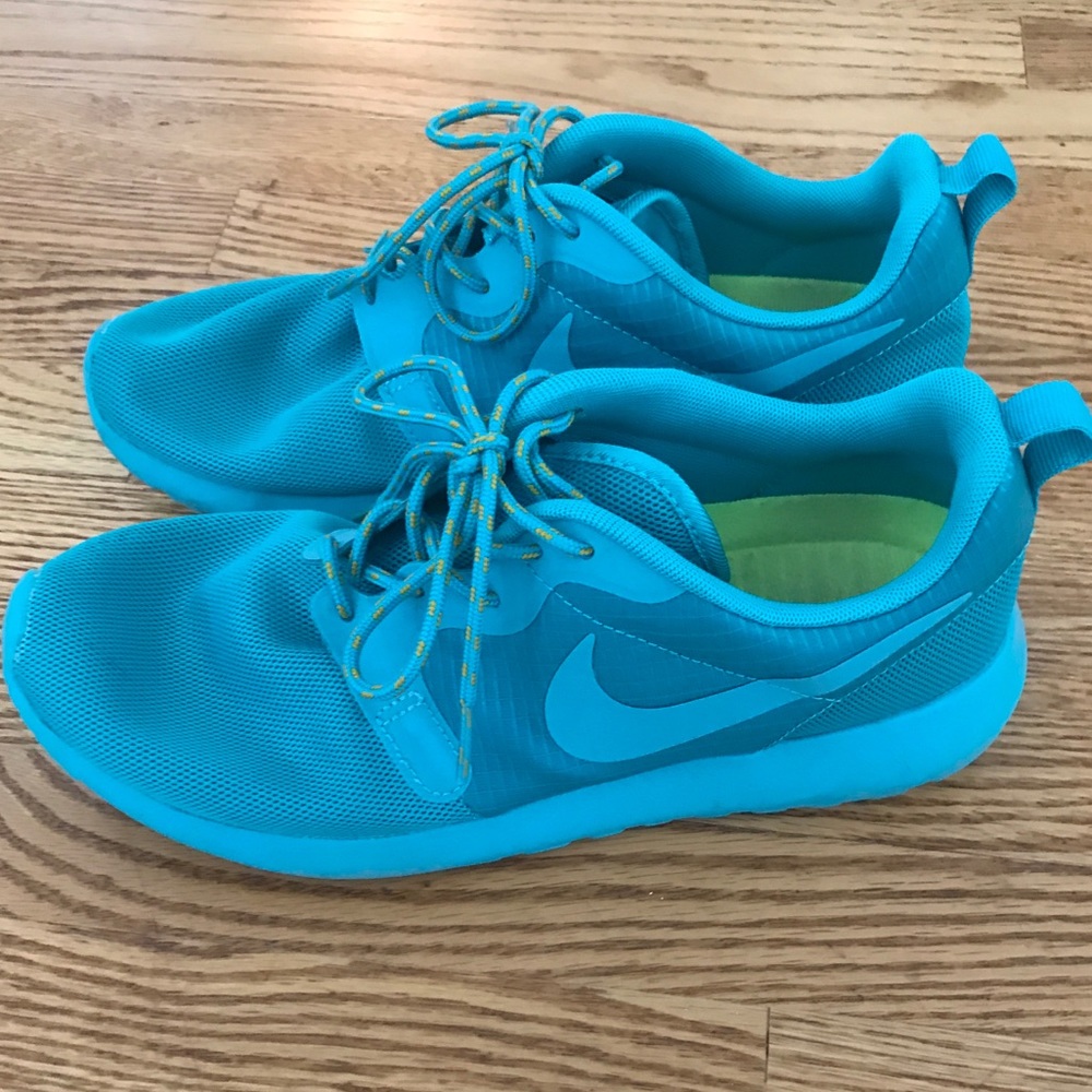 Nike Roshe Women’s size 9